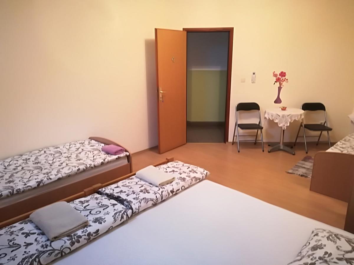 Hostel Poslon Крапина Екстер'єр фото